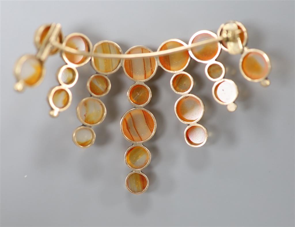 A Victorian yellow metal and cabochon banded agate set crescent shaped brooch, 72mm, gross 18.1 grams.